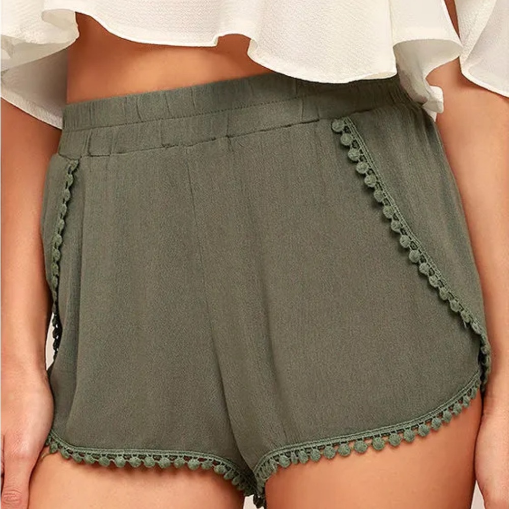 Lulu’s Breeze By Embroidered Shorts Olive Green NWT